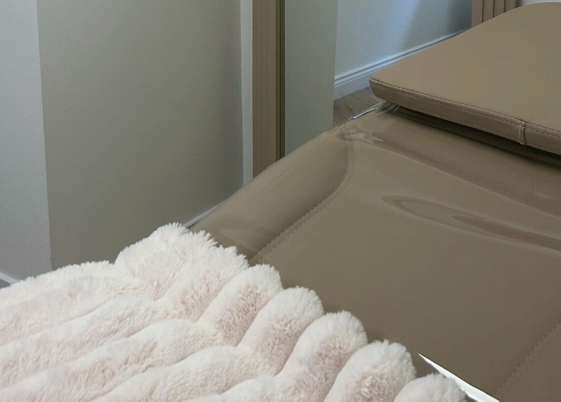 Relaxing treatment bed at Pura Vida Salon, Plymouth, England, GB offers peaceful wellness experiences.