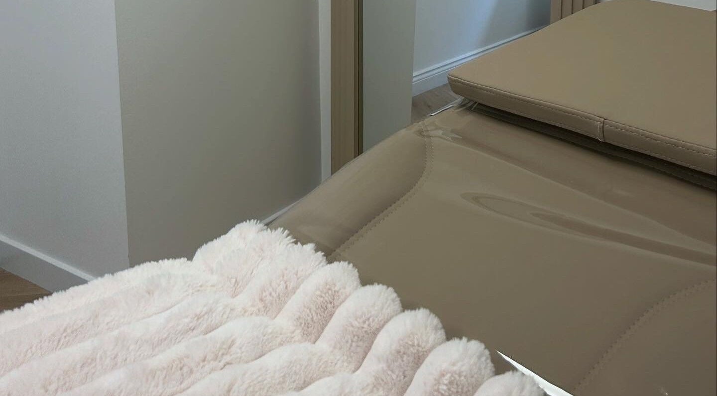 Relaxing treatment bed at Pura Vida Salon, Plymouth, England, GB offers peaceful wellness experiences.