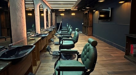 il-Mustaċċun Barber