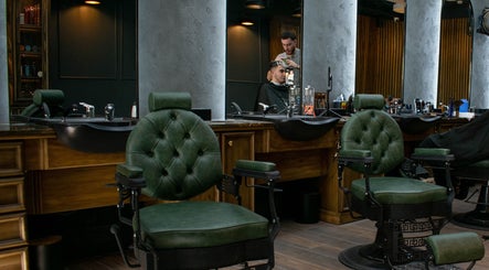 il-Mustaċċun Barber