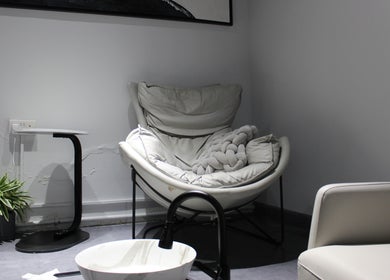 Relaxing chair and decor at Success Barbershop, دبي, دبي, AE.