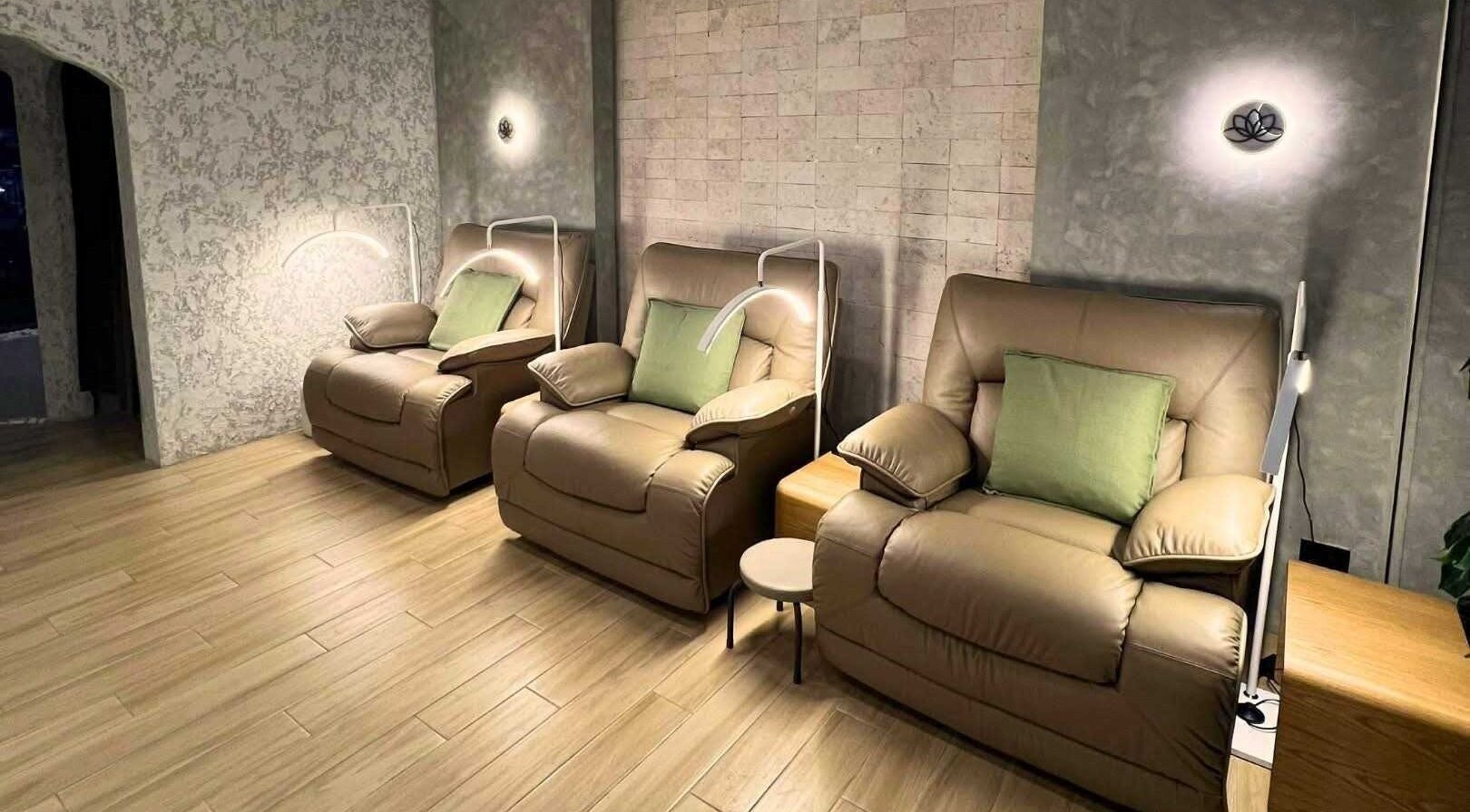 Cozy reclining chairs at Oona Calming & Wellness Spa, Baliwag, Central Luzon, PH for ultimate relaxation.