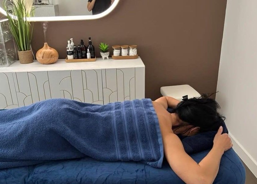 Relaxing massage session at CV23 0AT in Rugby, England, GB with a tranquil spa setting.