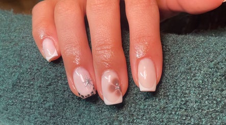 Rhea Manicure