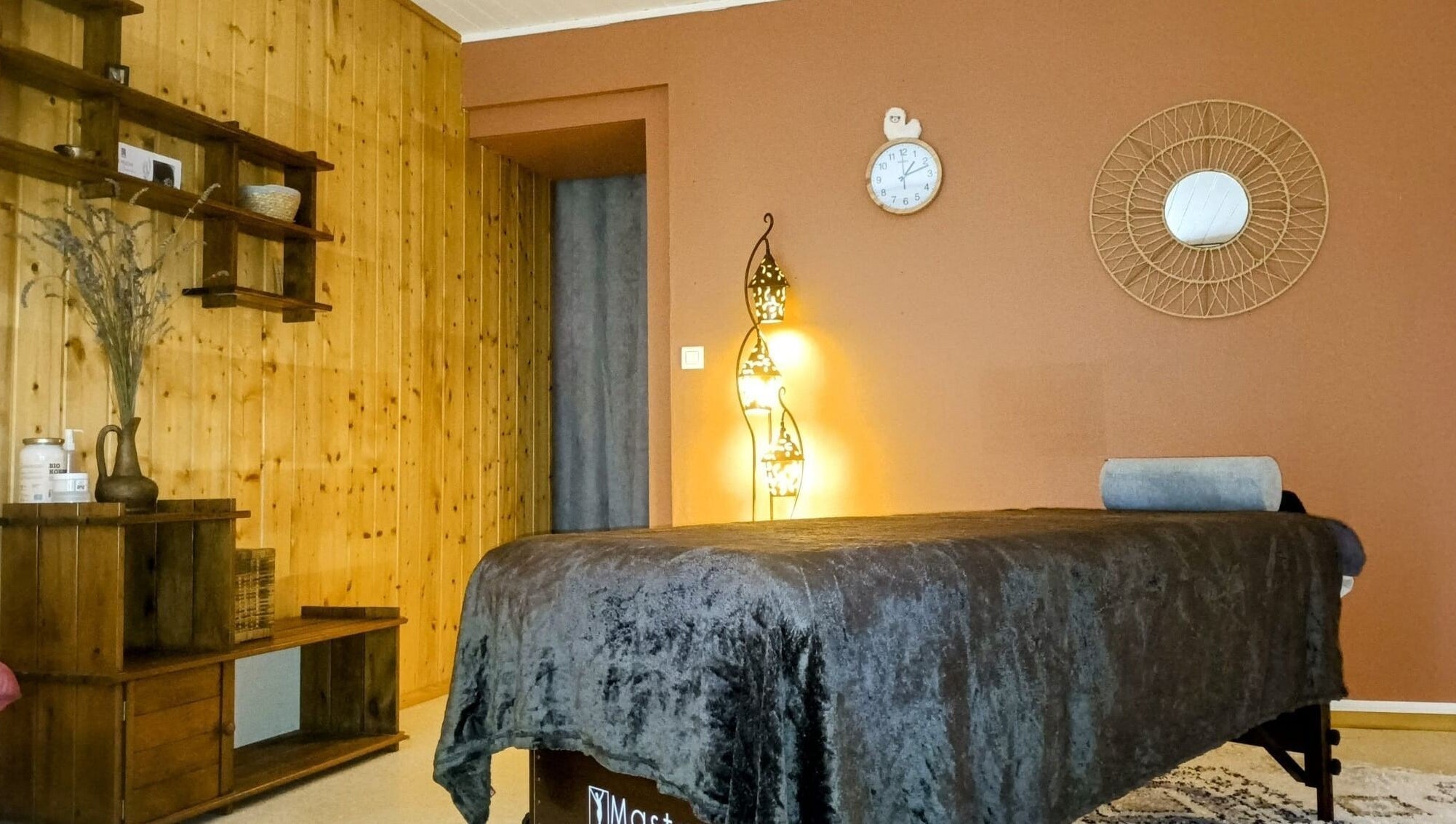 Salle de massage apaisante chez Osmose, massages bien-être et sportif, à Rioz, Bourgogne-franche-comté, FR.