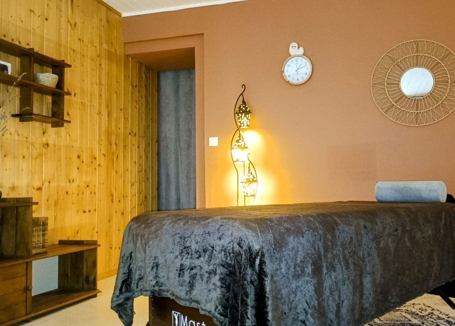 Salle de massage apaisante chez Osmose, massages bien-être et sportif, à Rioz, Bourgogne-franche-comté, FR.