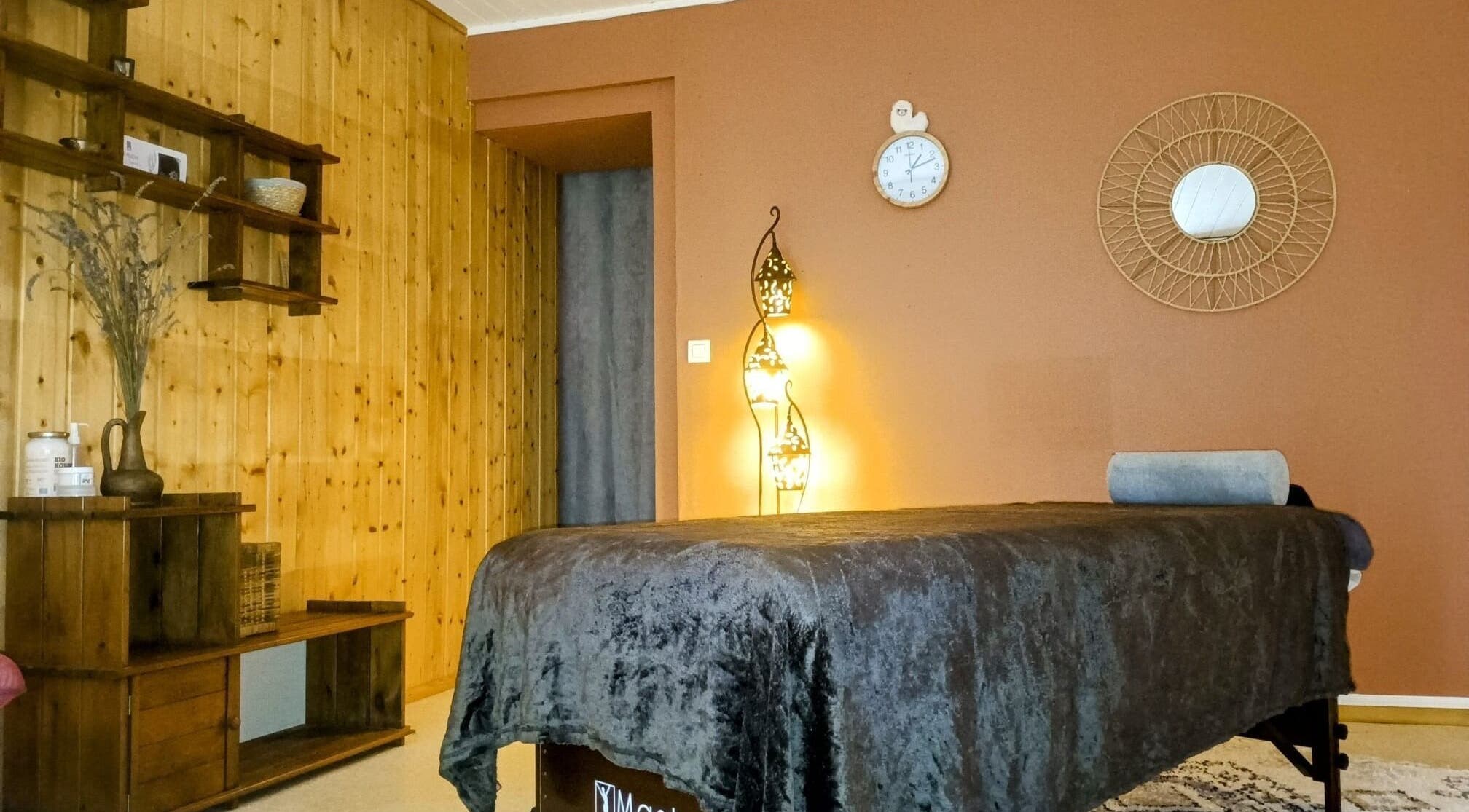 Salle de massage apaisante chez Osmose, massages bien-être et sportif, à Rioz, Bourgogne-franche-comté, FR.