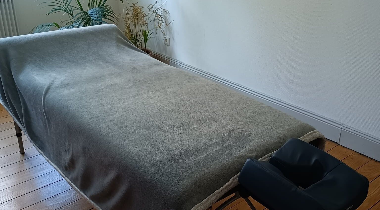 Table de massage à Osmose, massages bien-être et sportif à Rioz, Bourgogne-franche-comté, FR.