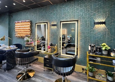 Modern hair and beauty salon interior at Somi’s Hair and Beauty, Glasgow, Scotland, GB with stylish decor.