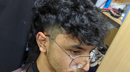 la barber image 2