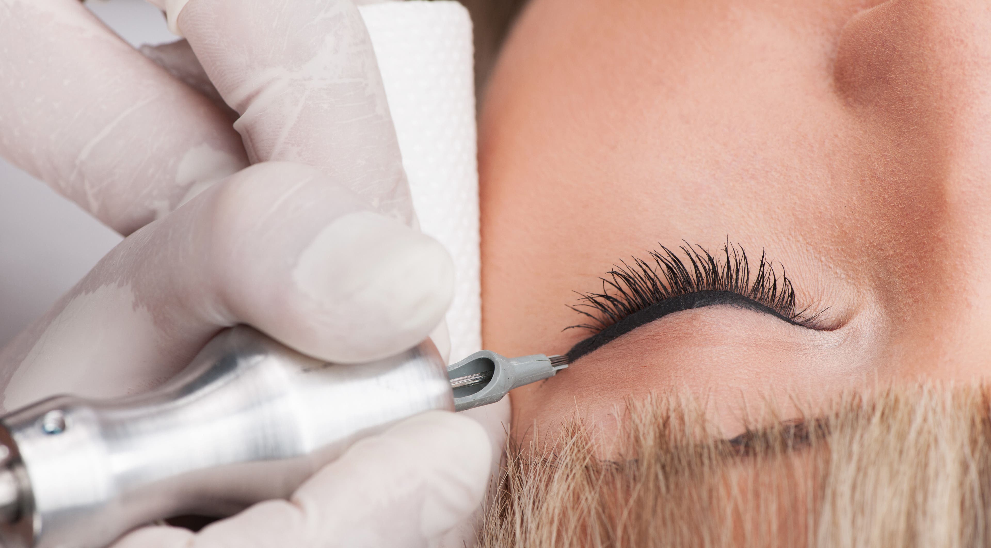 Maquillage permanent des yeux au Centre Permaligne - Surgères, à Surgères, Nouvelle-Aquitaine, FR.