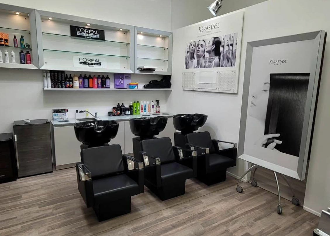 Sleek wash stations at Hairspace PRG, Hlavní Město Praha, CZ, offering premium haircare services.