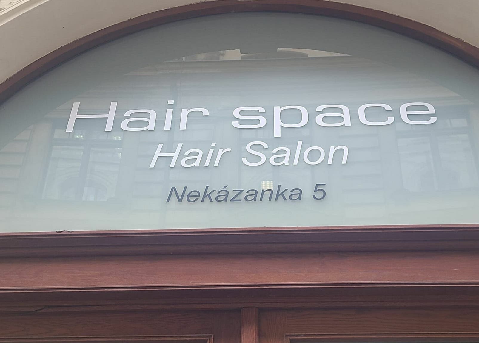 Entrance sign of Hairspace PRG, a chic salon in Hlavní Město Praha, Hlavní Město Praha, CZ.