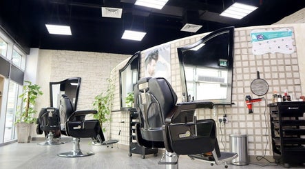 Sumr Gents Saloon image 2
