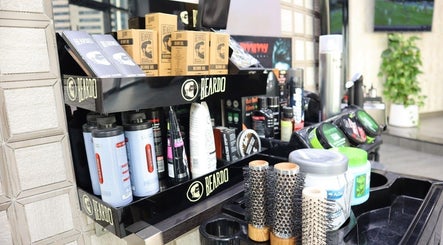 Sumr Gents Saloon image 3