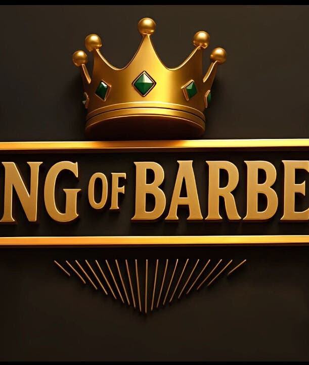 Logotipo dorado de King Of Barbers con corona en Bogotá, Bogotá, CO.