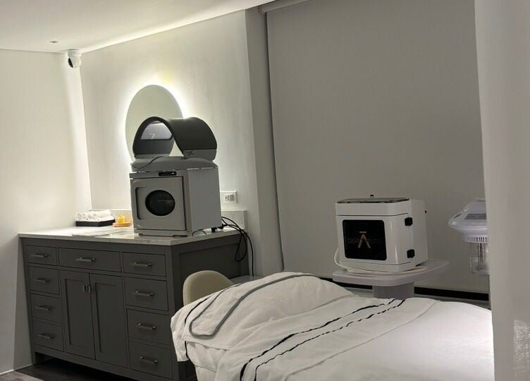 Spa treatment room at Nu Clinic, Hà Nội, VN with modern equipment and a cozy ambiance.