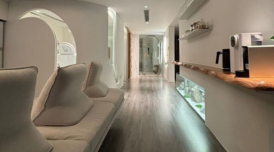 Nu Clinic lounge area with modern decor and soft lighting in Hà Nội, Hà Nội, VN.