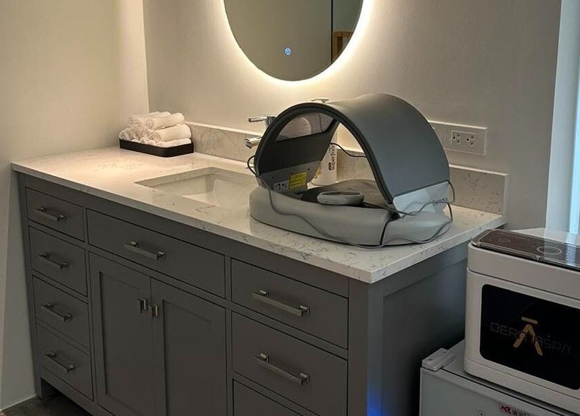 Nu Clinic's sleek treatment area in Hà Nội, VN, showcasing modern equipment and a serene atmosphere.