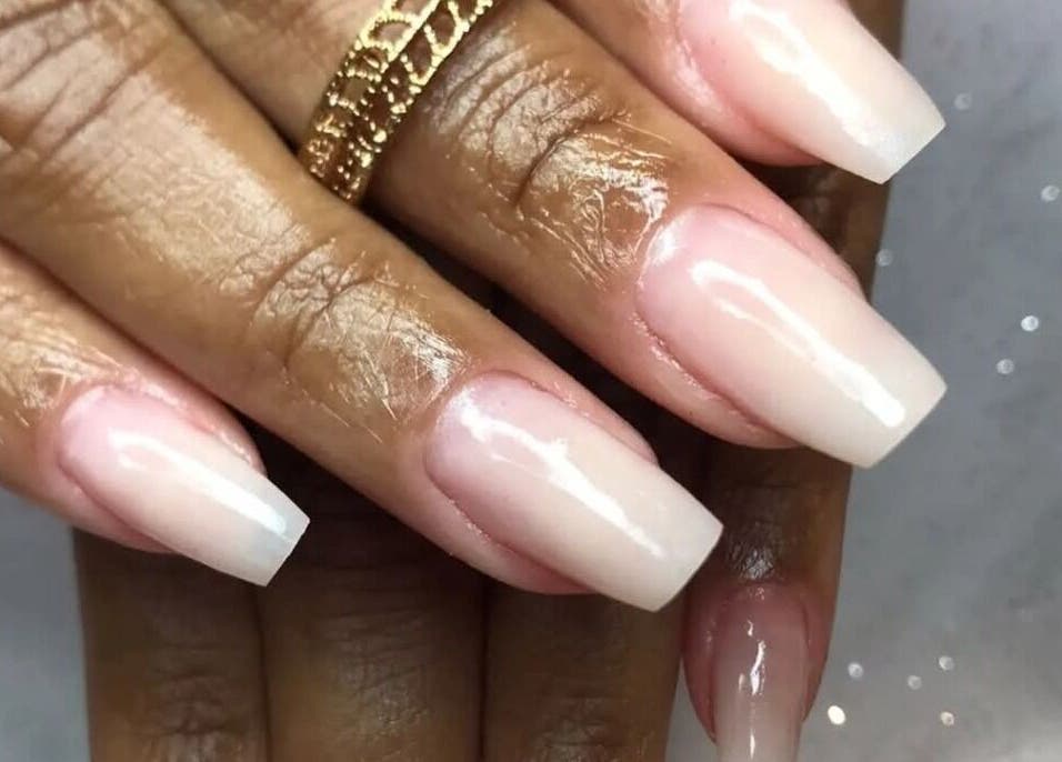 Unhas perfeitamente cuidadas e polidas em Studio Maira Gomes, Fafe, Braga, PT.