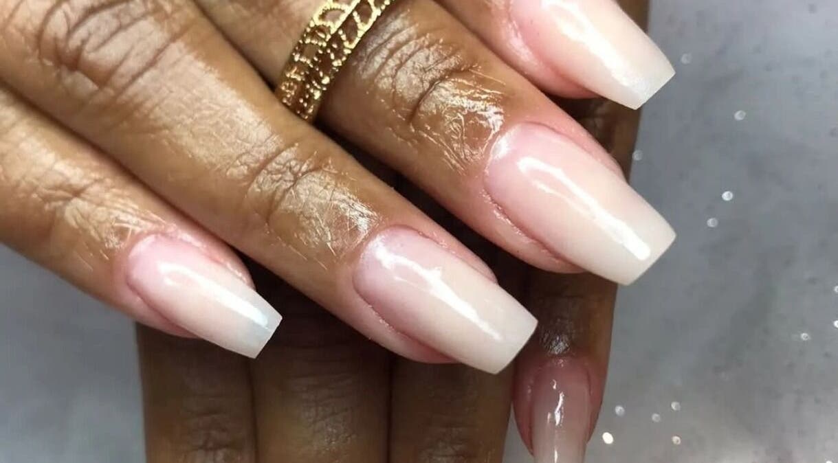 Unhas perfeitamente cuidadas e polidas em Studio Maira Gomes, Fafe, Braga, PT.