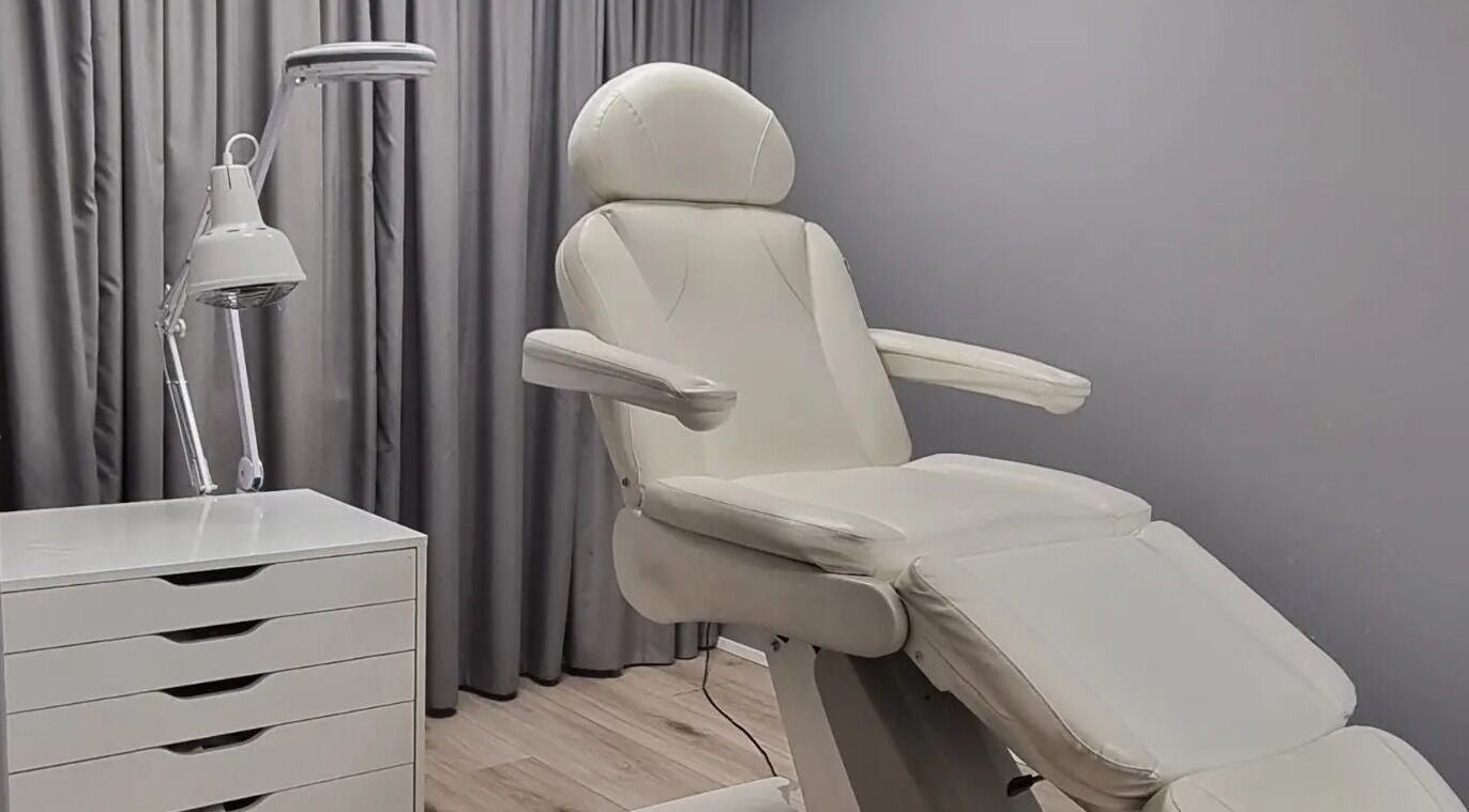 Comfortable treatment chair in Snyrtihofið, Stykkishólmur, IS, offering a relaxing spa environment.