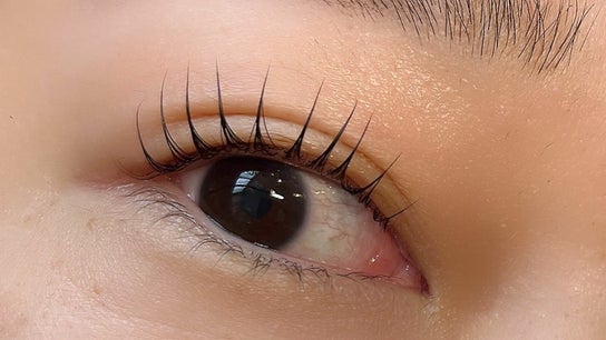 Japanese eyelash salon by Haruka