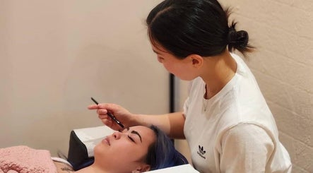 Japanese Eyelash Salon by Haruka