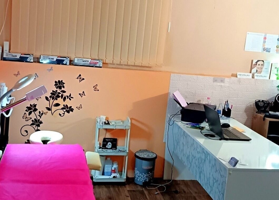 Интериор на Beauty&Aesthetic студио Astyle в Кирчево, Ловеч, BG с козметична маса и оборудване.