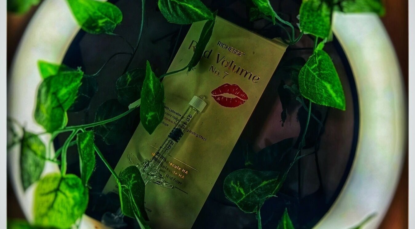 Продукт на Baeuty&Aesthetic studio Astyle, Кирчево, Ловеч, BG, сред зелени листа.