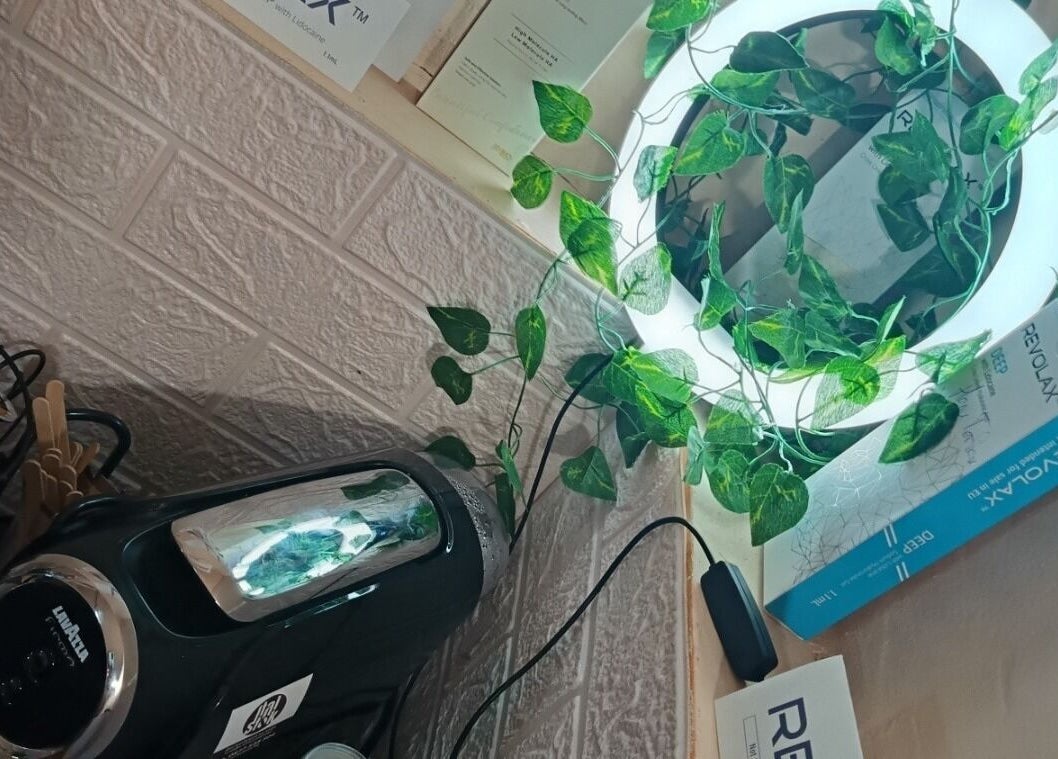 Кафе кът в Baeuty&Aesthetic studio Astyle, Кирчево, Ловеч, BG с украса и зеленина.