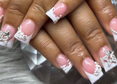Chic star-themed nail art at PurpLust Nails, Hazelwood, Missouri, US.