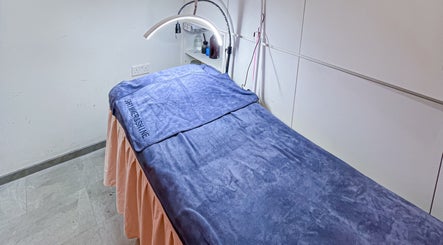 Cozy spa treatment bed at Shimmer & Shine, Northpoint, Singapore, Singapore, SG with relaxing blue blanket.