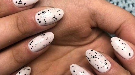 Perfect Ruso Nails image 3