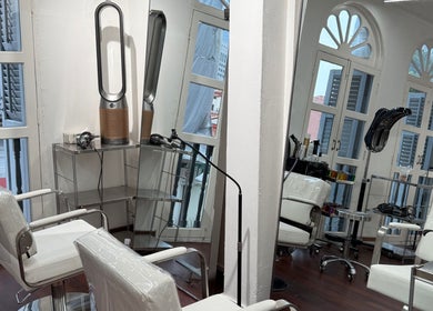 Modern styling chairs and mirrors at August Hair Salon, Singapore, Singapore, SG, offering a chic ambiance.