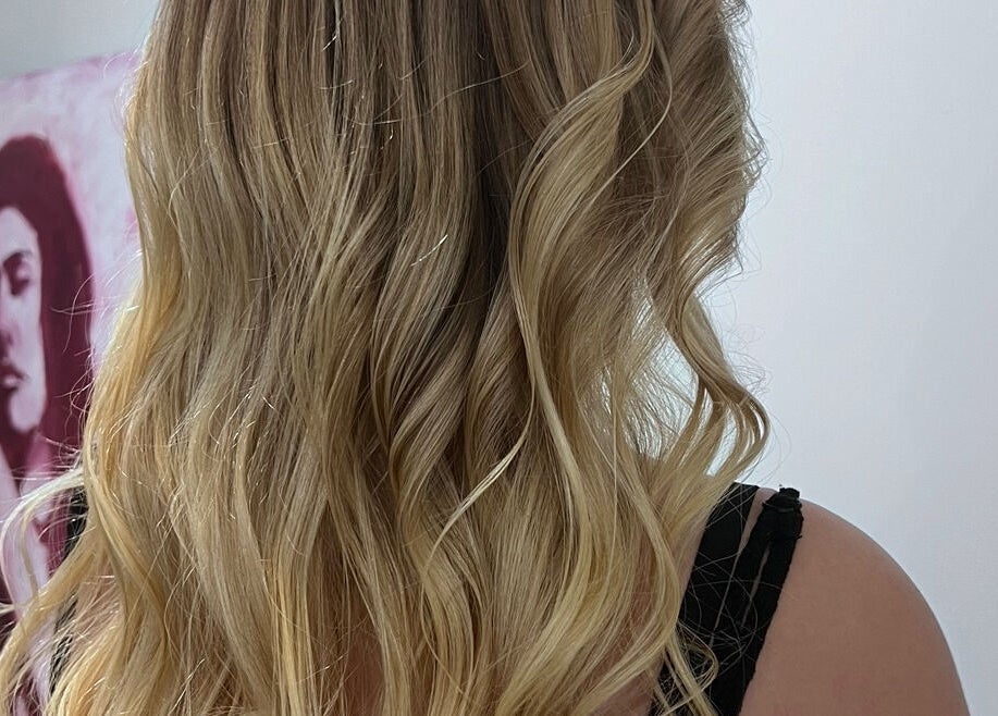 Blonde wavy hairstyle at Sal’s Hair in Mount Peter, Queensland, AU.