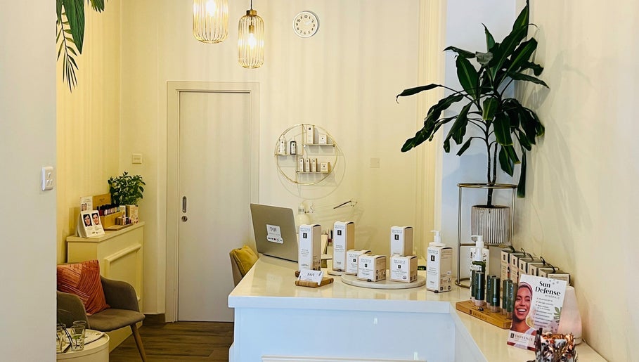 Bright reception at TOV Organic Salon in Tas-sliema, MT with natural decor and beauty products displayed.