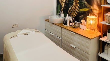 Relaxing treatment room at TOV Organic Salon, Tas-sliema, MT with cozy lighting and natural decor.