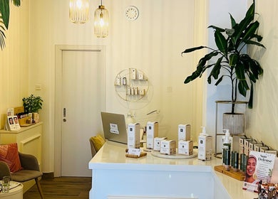 Reception area of TOV Organic Salon in Tas-sliema, MT featuring skincare products and elegant decor.