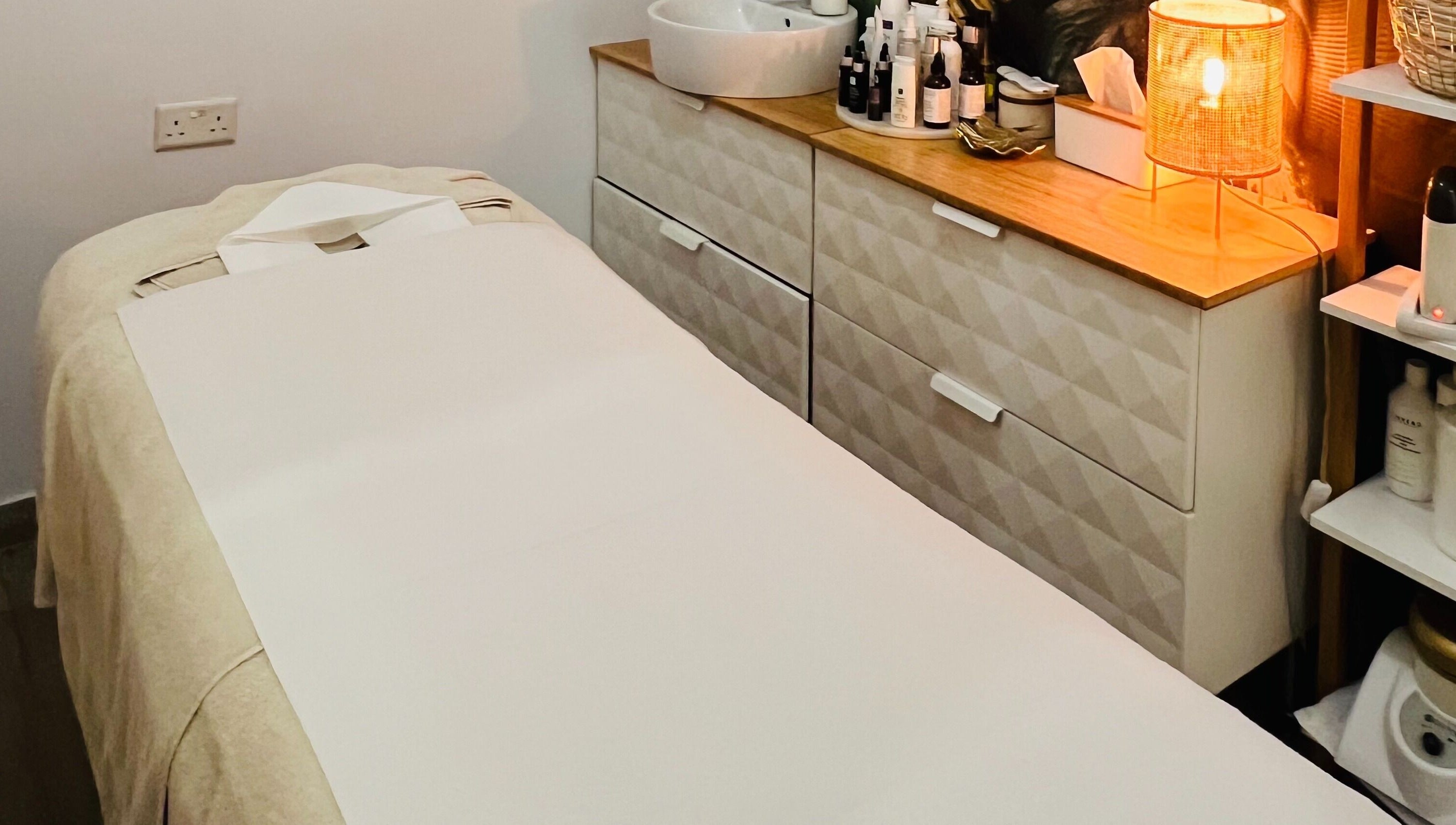 Relaxing treatment room at TOV Organic Salon, Tas-sliema, MT, with a cozy massage bed and ambient lighting.