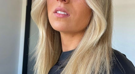 Calbie. Hair Studio Bild 3