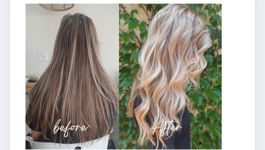 Hair transformation before and after coloring at Leane Hsalon, Boksburg, Gauteng, ZA. Long, sleek to wavy blonde.