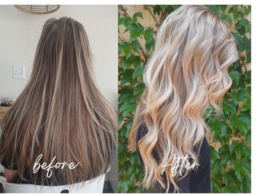 Hair transformation before and after coloring at Leane Hsalon, Boksburg, Gauteng, ZA. Long, sleek to wavy blonde.