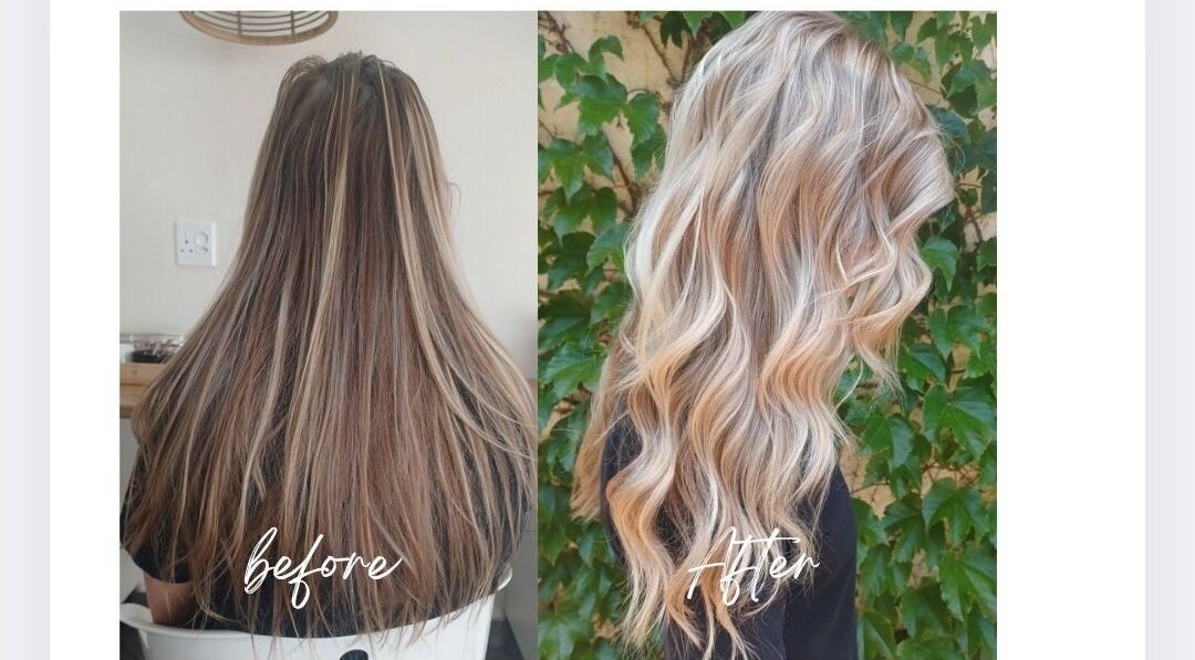 Hair transformation before and after coloring at Leane Hsalon, Boksburg, Gauteng, ZA. Long, sleek to wavy blonde.