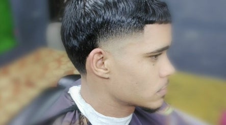 Darlin Barber image 2