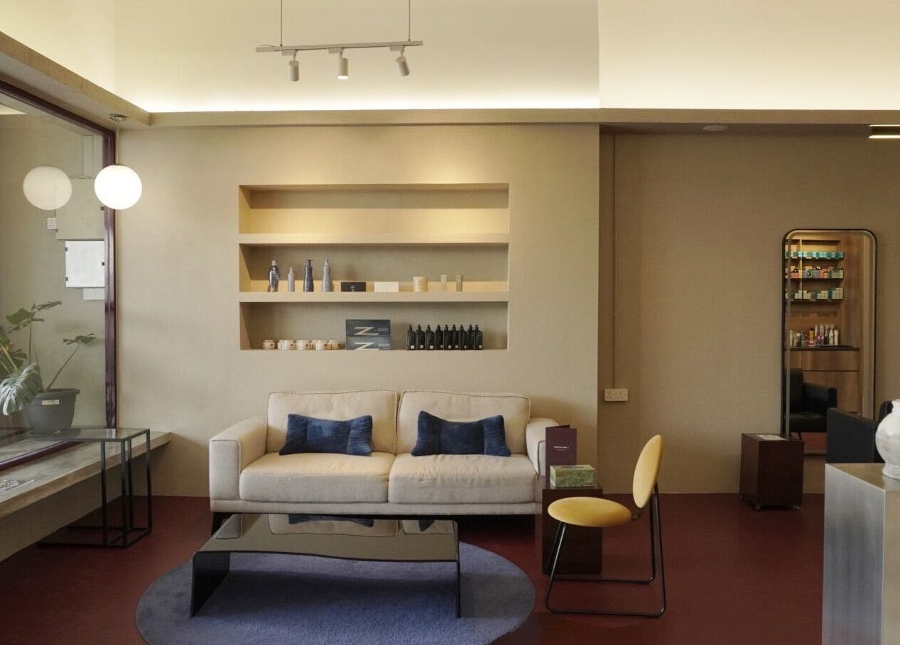 Elegant lounge at Hairkunst 13, Shah Alam, Selangor, MY with modern decor and cozy seating.