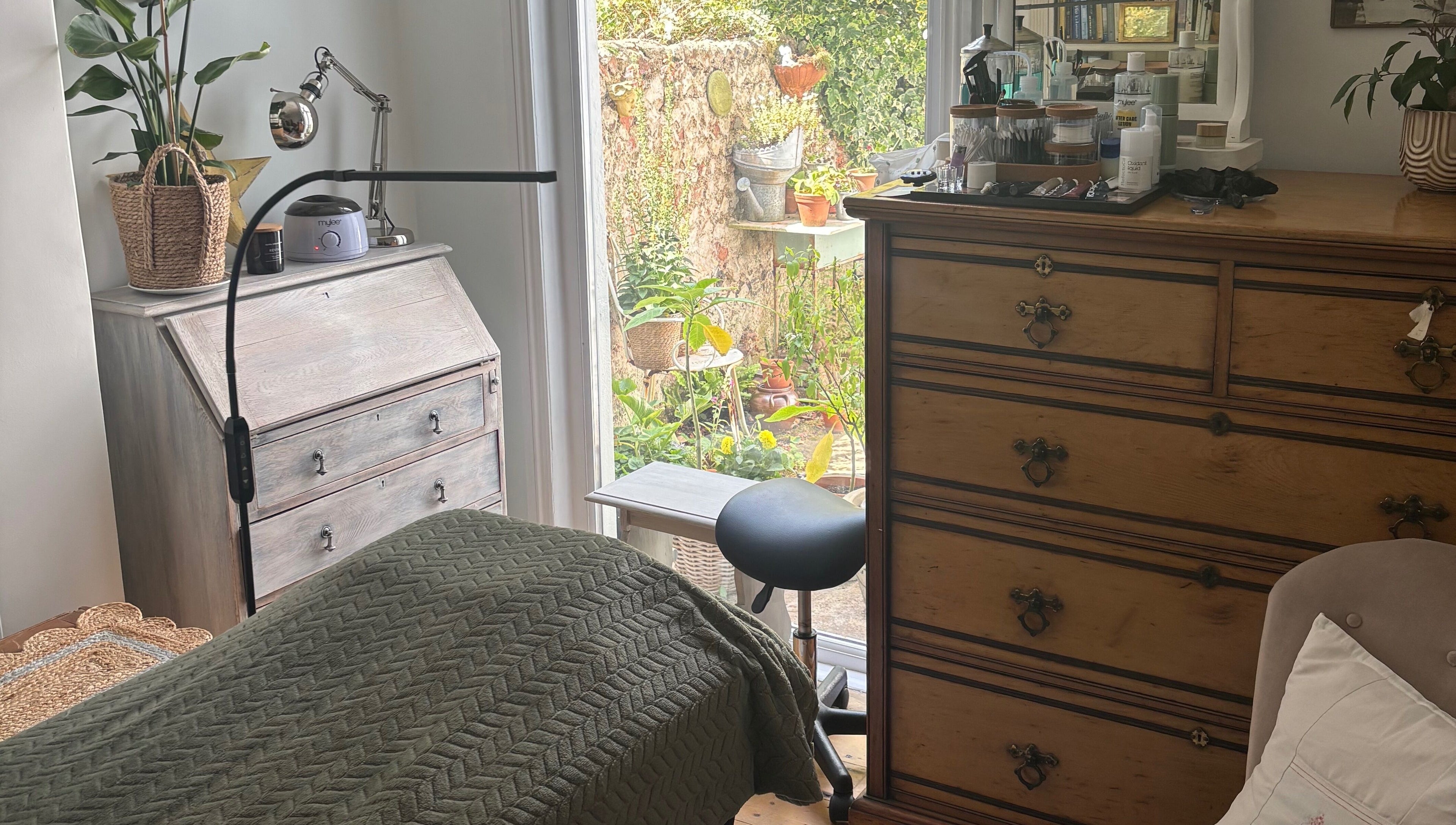 Charming room at Pout & B(r)ow, Southwick, England, GB with garden view and rustic decor for serene beauty treatments.