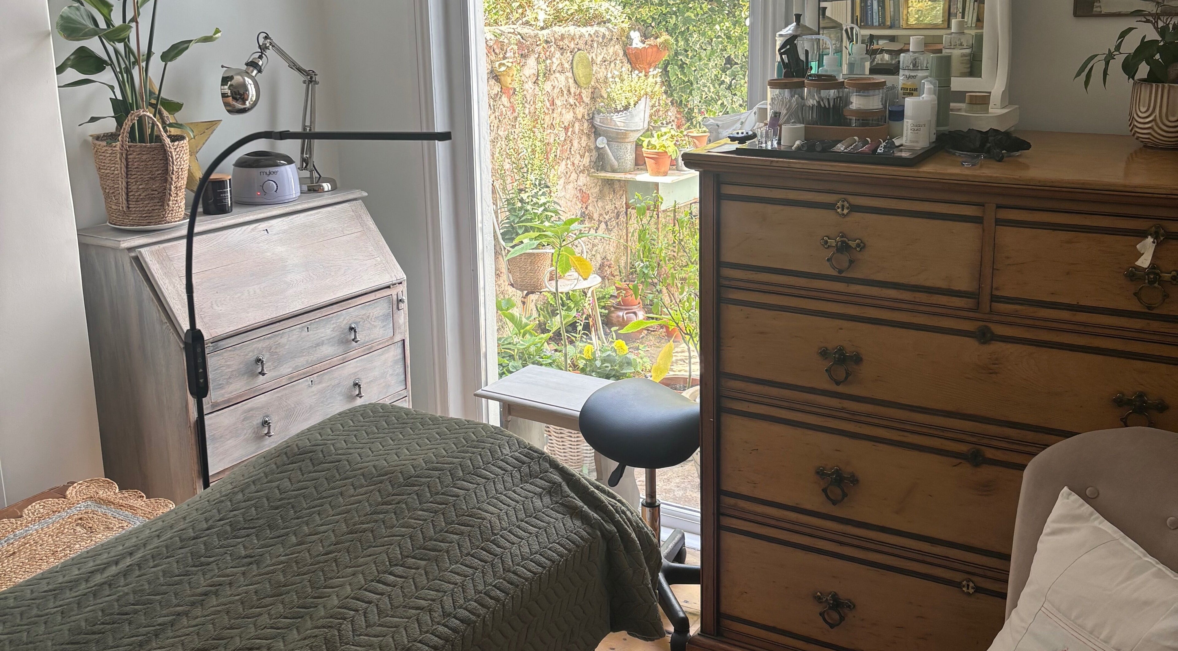 Charming room at Pout & B(r)ow, Southwick, England, GB with garden view and rustic decor for serene beauty treatments.