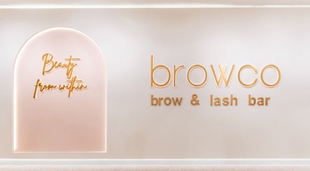 Sunshine Plaza - Browco Brow & Lash Bar billede 2