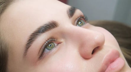 Browco Brow & Lash Bar - Northlakes Westfield offers expert brow grooming in North Lakes, QLD, AU.
